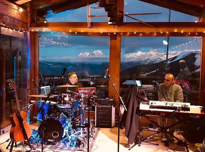 אורחן Chez Gaby 1670 *